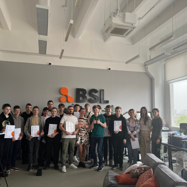 Наши резиденты проходят стажировку в ИТ-компании BSL - КИБЕРшкола программирования для детей, компьютерные курсы для школьников, начинающих и подростков - KIBERone г. Крылатское